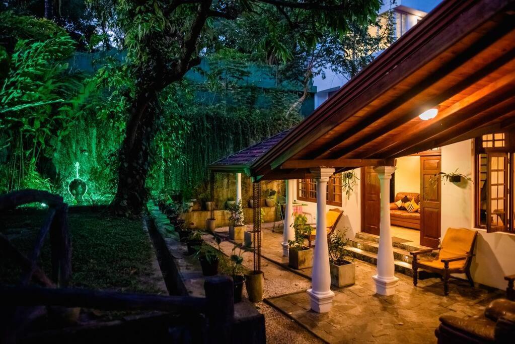 Colonial Residence Kandy Villa Exterior photo